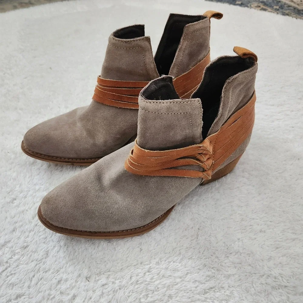 Sly Fox taupe suede